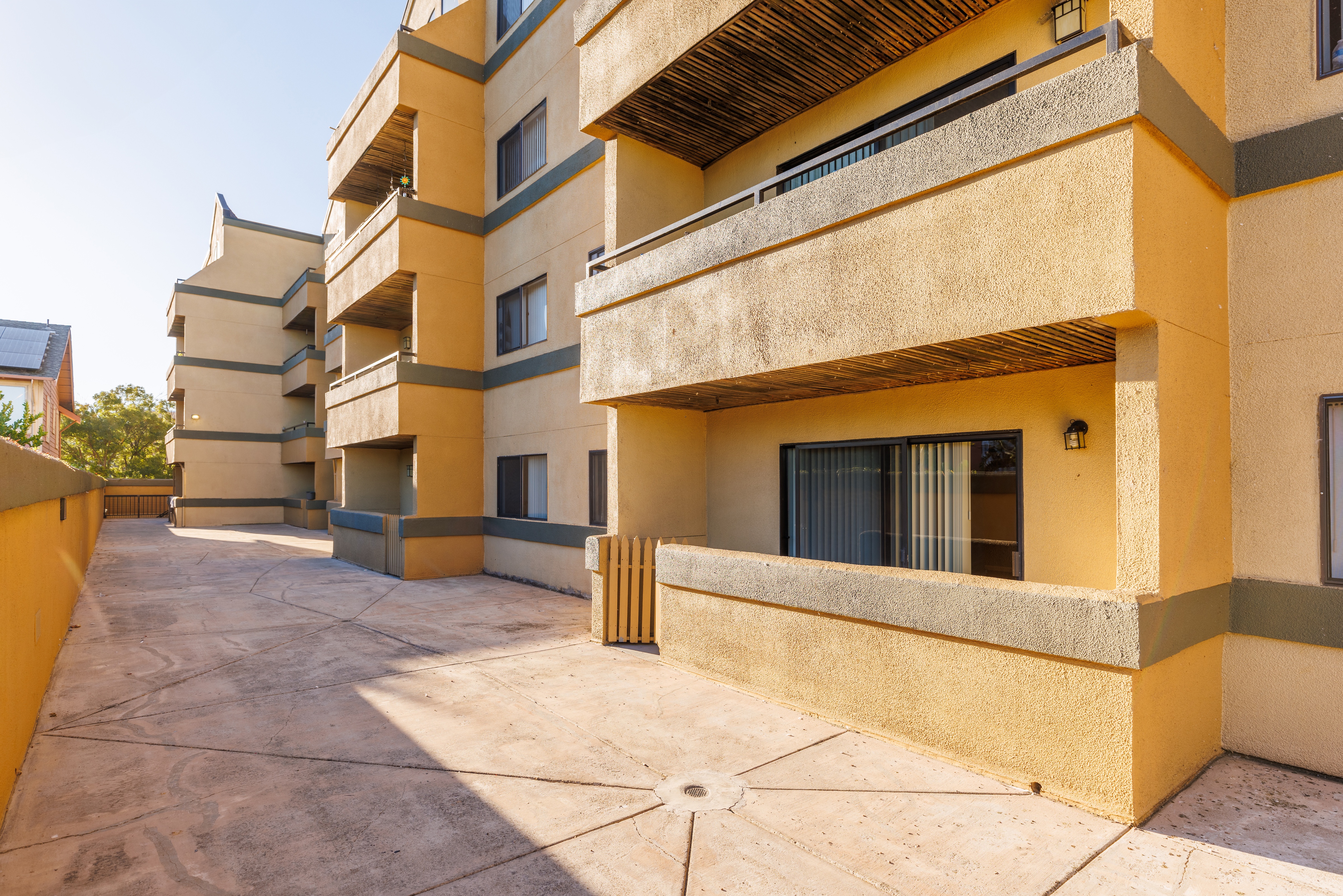 Broadway Towers Apartments photo 4